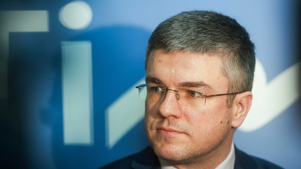 Irineu Darău amendat pe persoană fizică cu 104.000 de lei de AMEPIP că nu a numit conduceri definitive la mai multe companii. Ministrul a contestat măsura
