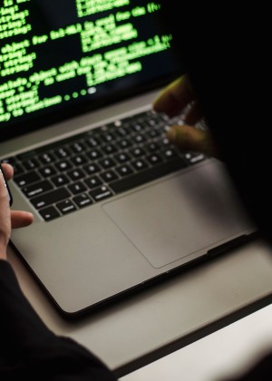 Datele statului român vândute de hackeri. Cadastrul României e blocat de trei zile