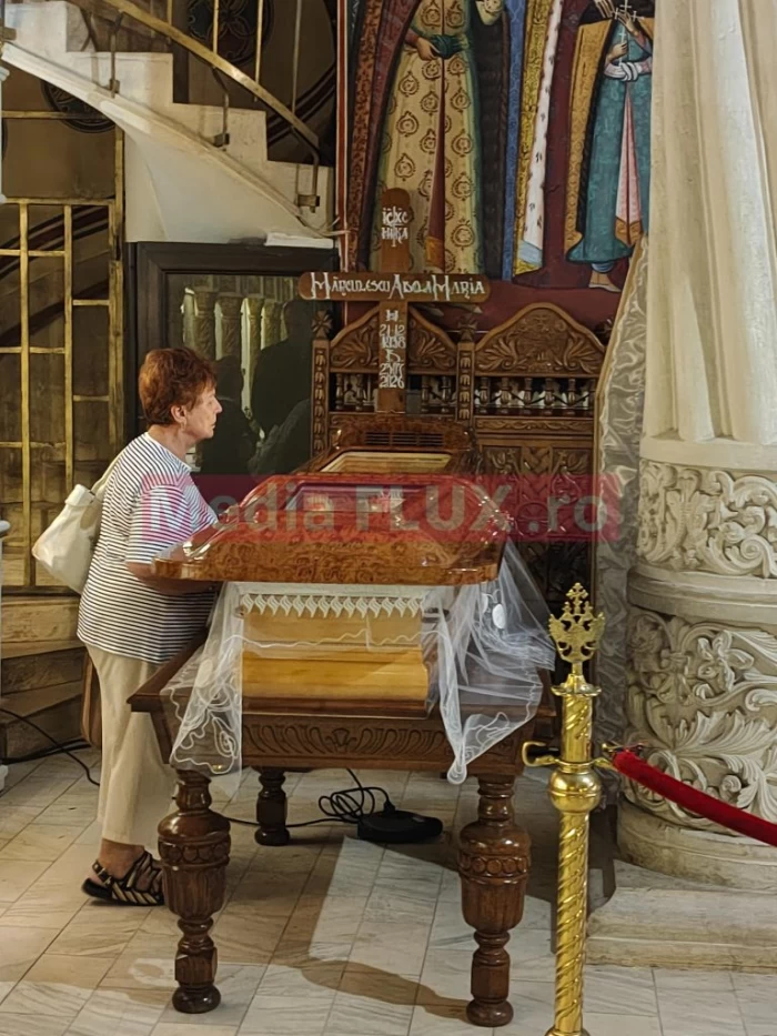 Primele imagini de la priveghiul actriței Adela Mărculescu. Trupul neînsuflețit, depus la Biserica „Sfântul Gheorghe Nou“