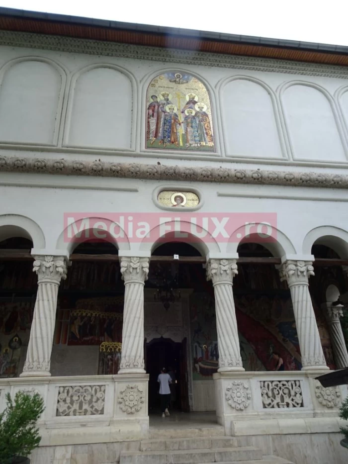 Primele imagini de la priveghiul actriței Adela Mărculescu. Trupul neînsuflețit, depus la Biserica „Sfântul Gheorghe Nou“
