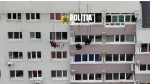 Tentativă de sinucidere în București O femeie de 56 de ani care amenința că se aruncă pe geam salvată
