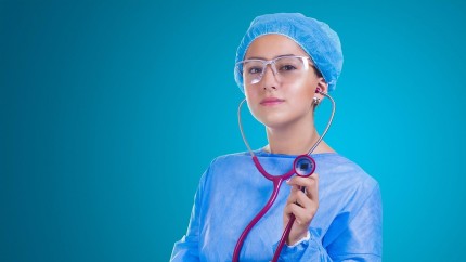 Cum a reușit o femeie cu doar 8 clase să se angajeze pe post de doctor într-un spital din Italia