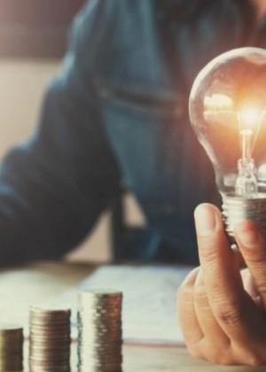 Românii pot câștiga bani dacă fac economii la energie. Propunerea ANRE pentru consumatori