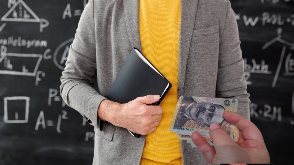 Profesorii pot primi prime de instalare de 4.325 de lei. Condiții pentru cadrele didactice în anul școlar 2026-2027