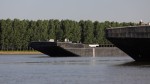 O nouă încercare de a crește debitul Dunării. Update Barjele vor fi scufundate vineri