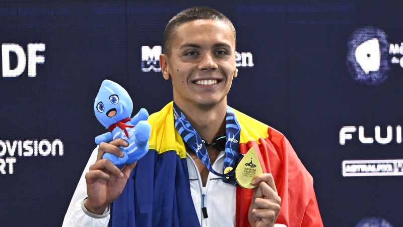 David Popovici face istorie la Paris Primul om din lume care câștigă trei ani la rând probele de 100 m și 200 m De ce să nu fiu cel mai bun Video