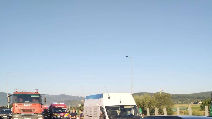 Carambol cu patru mașini pe A1 în județul Sibiu. Mai multe persoane au ajuns la spital
