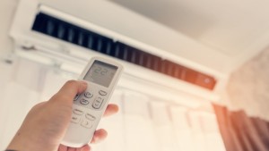 Sindromul provocat de aerul condiționat. Riscuri la care ne expunem în clădiri