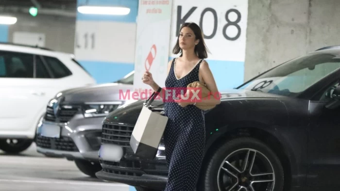 Andreea Berecleanu fuge de valul de căldură în mall! Prezentatoarea de știri și-a găsit o nouă pasiune, croitoria