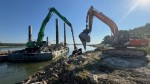 Nivelurile Dunării au crescut cu circa 2 centimetri transmit Apele Române. Încărcarea barjelor care urmează a fi scufundate continuă