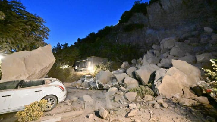 Cutremur în apropierea orașului italian Napoli 21 de răniți doi în stare gravă și pagube materiale după un seism de 47 VIDEO