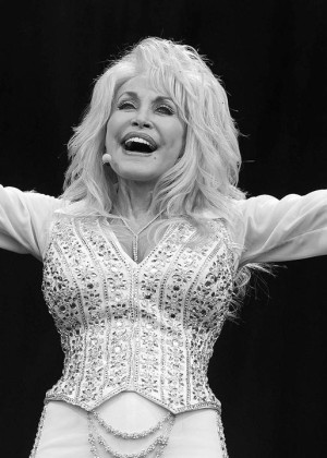 A murit Dolly Parton. Regina muzicii country avea 80 de ani. A intrat Rock 038 Roll Hall of Fame în 2022 Video