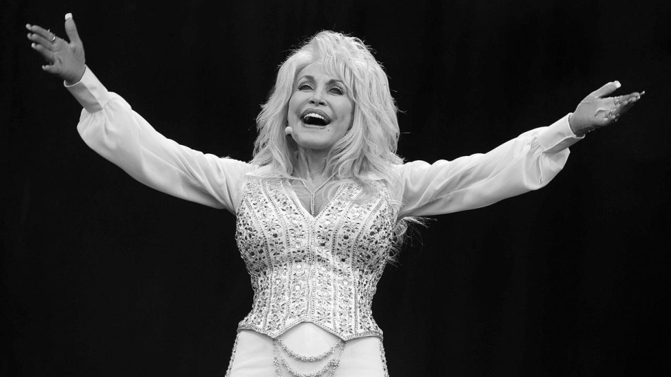 A murit Dolly Parton. Regina muzicii country avea 80 de ani. A intrat Rock  Roll Hall of Fame în 2022 Video
