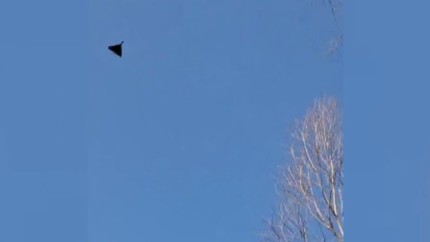 O nouă alertă în România Dronă căzută la doar cinci metri de o casă din județul Vrancea. Localnicii evacuați preventiv. Anunțul MApN