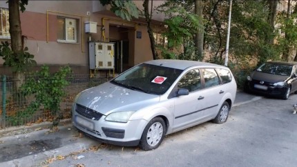 Ce înseamnă dacă găsești o bulină roșie pe mașina din parcare. Puțini șoferi știu ce reprezintă acest semn