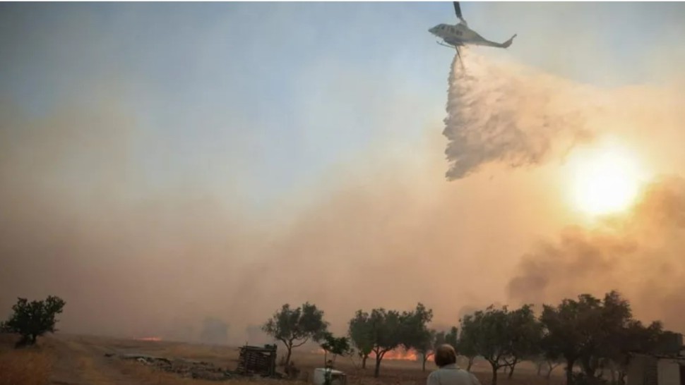 Două elicoptere cu pompieri s-au prăbușit în Grecia. UPDATE Doi piloți au murit. Momentul impactului VIDEO