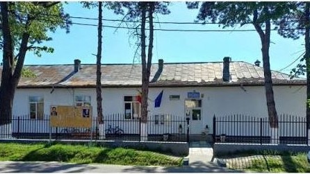 O învățătoare a fost bătută de doi părinți. Le-ar fi certat copilul în tabără