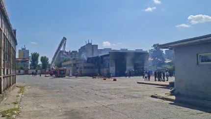 Incendiu la autobaza STB din Ferentari O hală cu destinaţia de spălătorie a luat foc. Nu sunt raportate victime