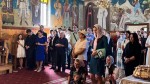Nicușor Dan și familia sa prezenți la slujba de la Mănăstirea Dejani de lângă Făgăraş de Adormirea Maicii Domnului. Șeful statului absent de la Constanța