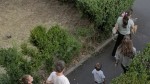 Nicușor Dan și-a vizitat rudele după ce a participat la slujba de la Mănăstirea Dejani de lângă Făgăraș | Foto și Video