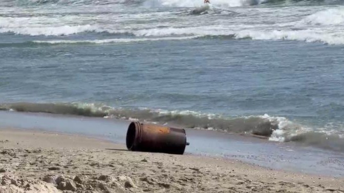 Fragmente de dronă aeriană semnalate prin apel la 112 în zona plajei Tuzla O echipă de scafandri de luptă EOD le cercetează