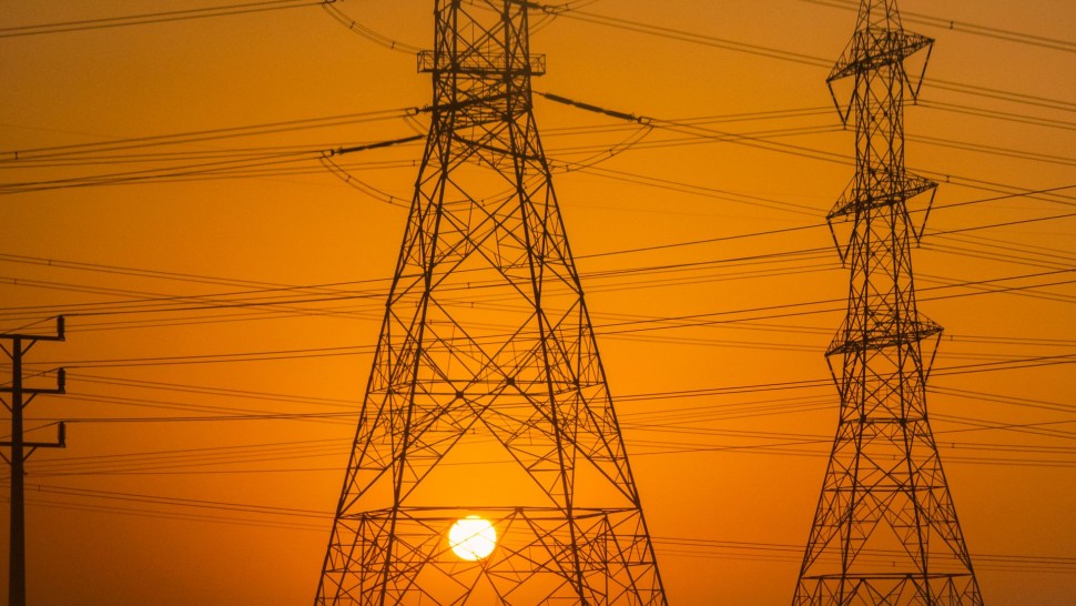 Măsuri de siguranță pe piaţa de energie electrică. Transelectrica va putea reduce exporturile și limita consumul marilor consumatori
