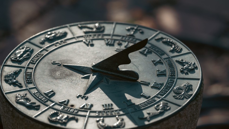 Horoscopul lunii august. Cine renaște după jumătatea acestei luni și cine trebuie să lase trecutul în urmă pentru a avea noroc
