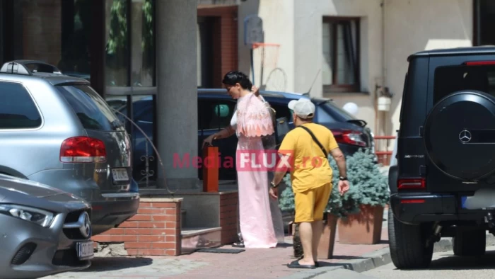 Roxana Dobre, soția lui Florin Salam, ajutor nesperat în stradă! Cine i-a luat toate bagajele din mână Foto și Video Paparazzi