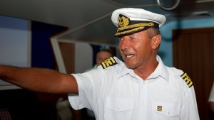 Traian Băsescu intervine în legea salarizării Băieții deștepti de pe Dâmbovița vor să amestece salariul cu sporurile. Sporurile trebuie să aibă o lege separată