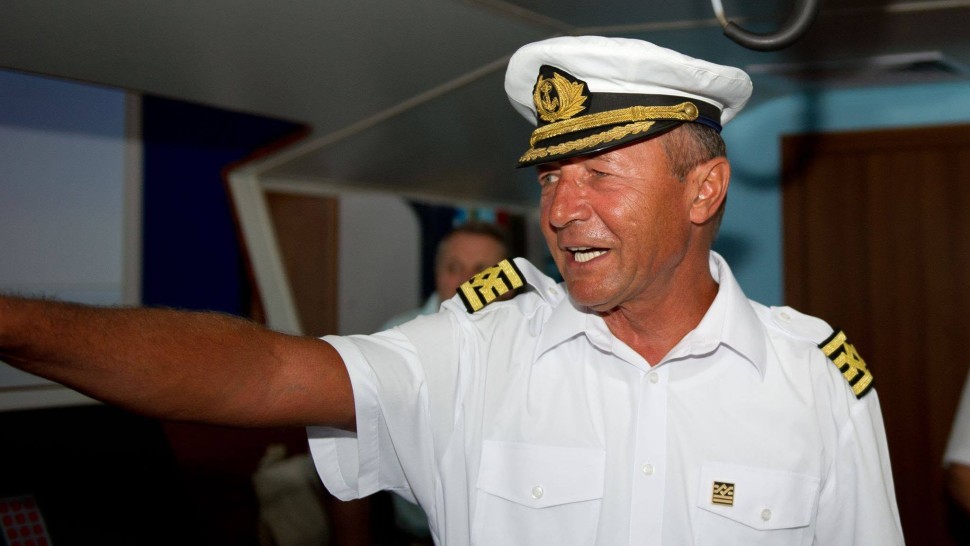 Traian Băsescu intervine în legea salarizării Băieții deștepti de pe Dâmbovița vor să amestece salariul cu sporurile. Sporurile trebuie să aibă o lege separată