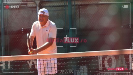Dan Șucu preferă și mingea verde nu doar balonul rotund. Patronul Rapidului mai în formă ca niciodată pe terenul pe tenis Foto Paparazzi