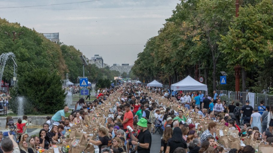 Bucureştiul a intrat în Cartea Recordurilor cu Masa care uneşte. Ciucu Aşa ceva trăieşti o dată-n viaţă8221