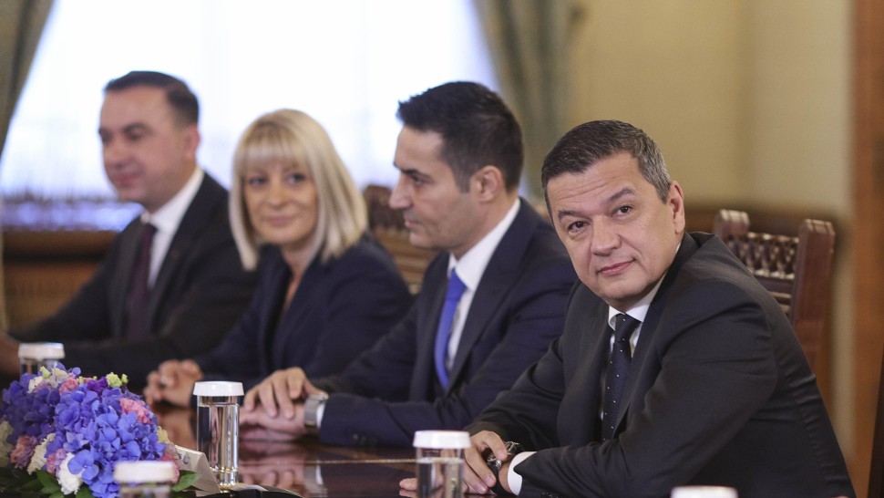 PSD reunit luni pentru a decide în ce mod va susține guvernul Luca Niculescu. Social-democrații cer refacerea unei majorități stabile alături de PNL și UDMR