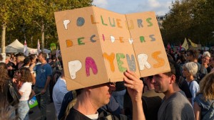 Franța a fost luată cu asalt de proteste. Oamenii cer măsuri urgente după o vară cu temperaturi record