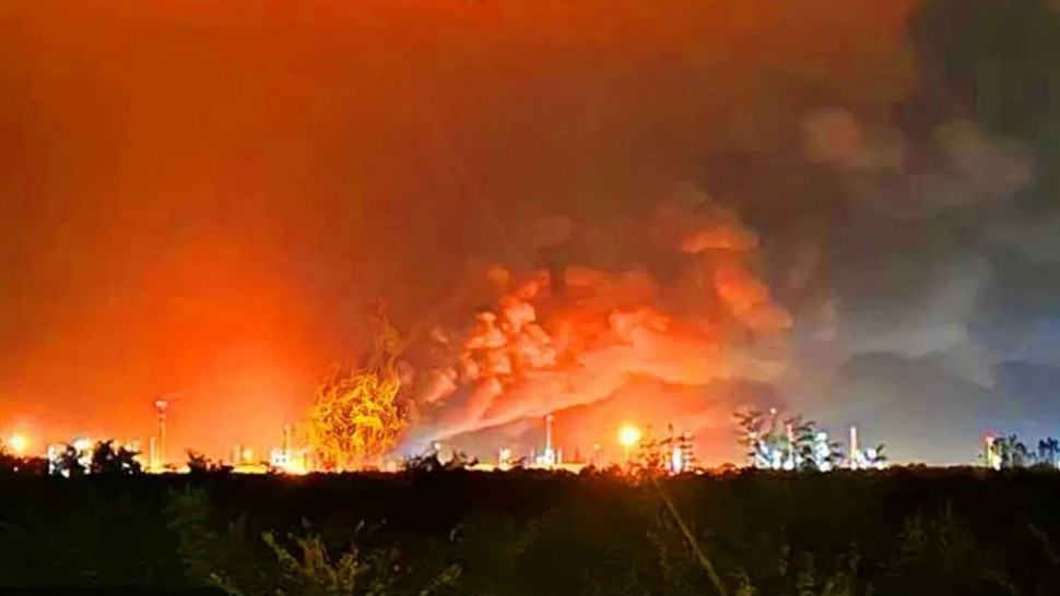 Ucraina continuă să atace Rusia. Incendiu la un depozit de petrol în regiunea Krasnodar în urma unui atac cu drone