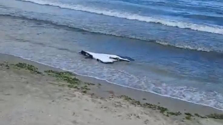 Un fragment de dronă găsit pe o plajă din Constanţa. Autoritățile anunță că nu are explozibil