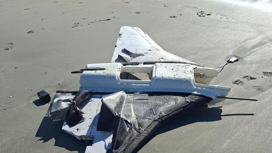 Fragmente de drone aeriene unele cu încărcătură explozivă găsite în ultimele ore în localități din Constanţa Tulcea şi în Marea Neagră