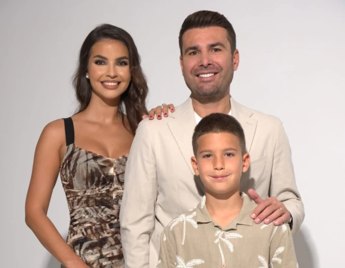 Soția lui Adrian Mutu intră în lumea televiziunii! Sandra Mutu prezintă Retrospectiva Știrilor Antena Stars din 5 septembrie
