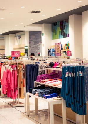 Noi reguli pentru comercianţi în sprijinul românilor. Informaţii suplimentare despre garanţie actualizări de software sau piese de schimb
