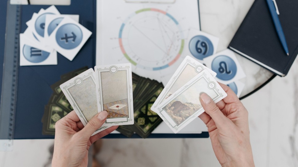 Horoscop 16 septembrie. Se întoarce roata pentru unele zodii Apar bani când se așteaptă mai puțin iar o veste schimbă planurile zilei
