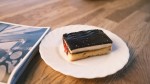 Cum se prepară prăjitura Greta Garbo cu nucă și gem. Celebrul desert e perfect pentru toamnă