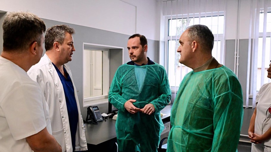 Soluția ministrului Alexandru Rogobete pentru criza din sănătate Eu cred că trebuie să fii fie inconștient fie extrem de incompetent ca să lași sistemul de sănătate fără bani