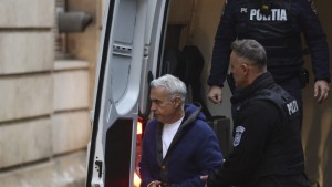 Update Călin Georgecu a fost adus cu duba la instanță din arest. Contestația DIICOT în cazul plasării în arest la domiciliu se judecă vineri