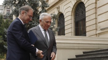 Premierul Niculescu întâlnire la BNR cu guvernatorul Mugur Isărescu L-am informat pe Guvernator asupra priorităților guvernului meu