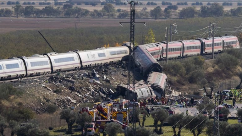 Cum s-a produs accidentul de tren din Spania. Misterul celor 17 minute în care nimeni din centrul de control nu a prevăzut tragedia