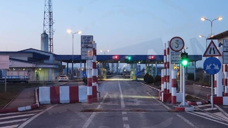 Percheziții DNA la polițiști de frontieră și lucrători vamali suspectați că ar fi primit mită. Aproape 100 de descinderi în mai multe judeţe