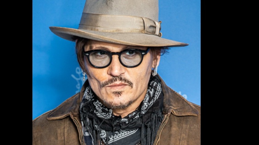 Johnny Depp revine la Hollywood cu un look complet schimbat Cum arată acum cu părul neîngrijit barbă lungă și ochi albaștri