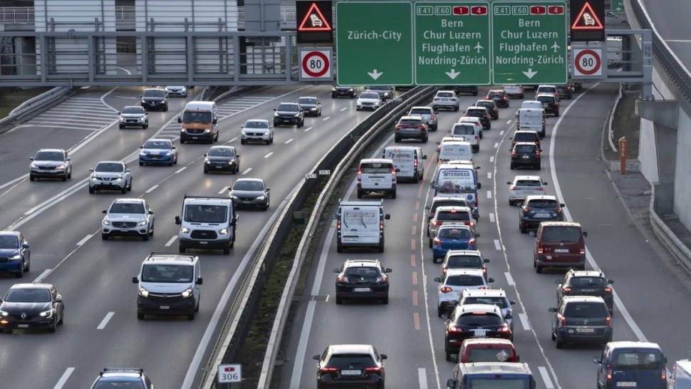 Elveția vrea reducerea vitezei maxime pe autostrăzile sale la 80 kmh. Motivul combaterea penuriei de combustibil