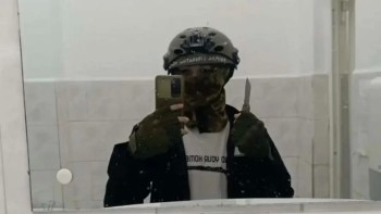 Profesoara atacată de elevul din Bistrița stabilă cu evoluție favorabilă după operație. Persoana care a distribuit imaginile cu atacul căutată de poliție