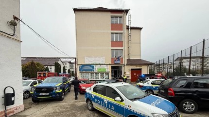 Un elev din Bistrița atac cu cuțitul asupra unei profesoare și a unui alt elev. Agresorul imobilizat și în custodia Poliției. Care este starea victimelor